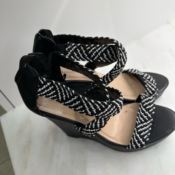 Black and white wedges size 9 - Picture 5 of 6